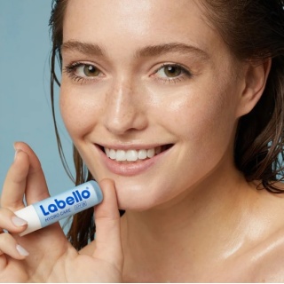 لابلو بالم لب حاوی SPF15 آبرسان مرطوب کننده Labello