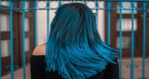 از بین بردن رنگ آبی مو